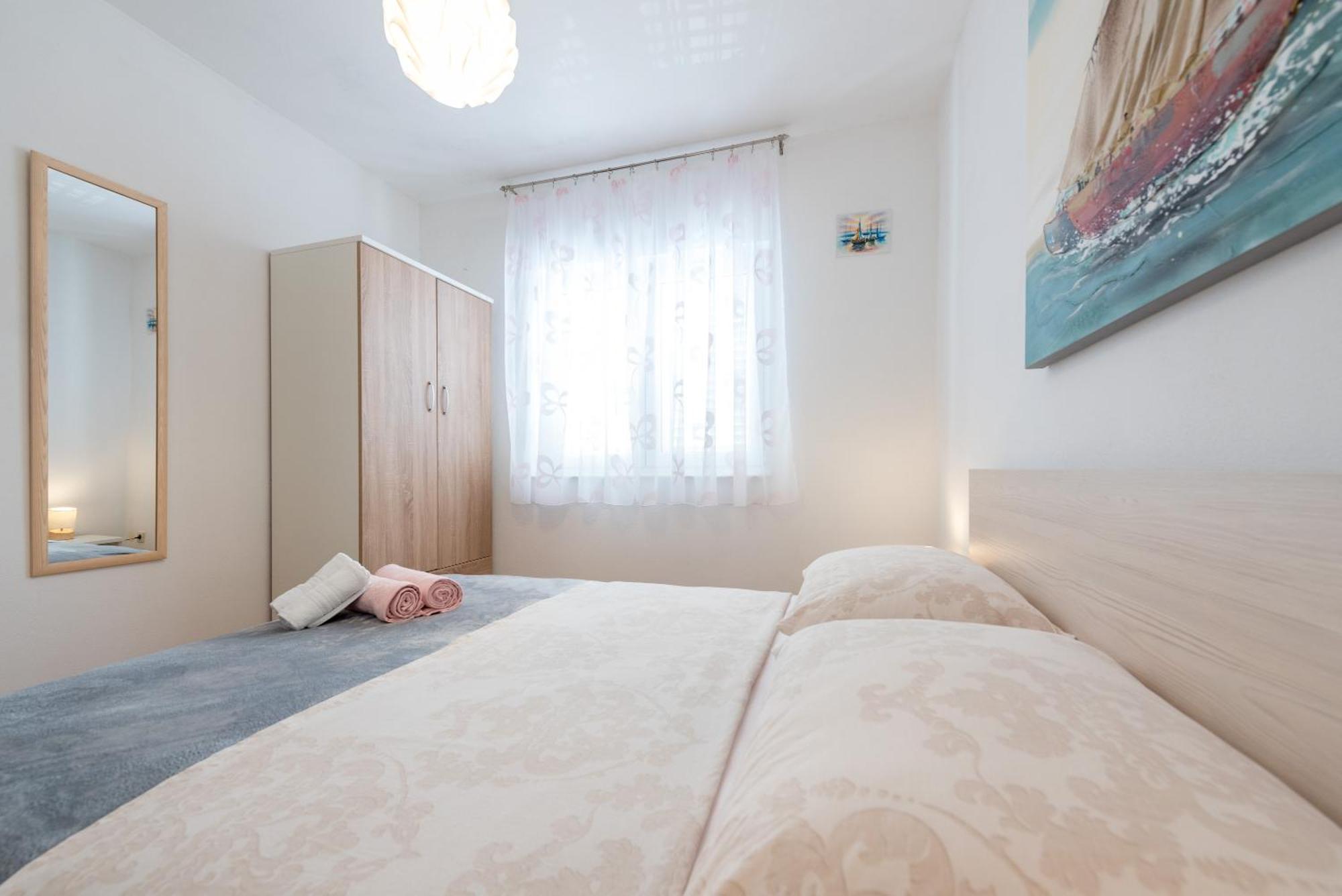 Apartment with 3 bedrooms&jacuzzi on rooftop Trogir Buitenkant foto