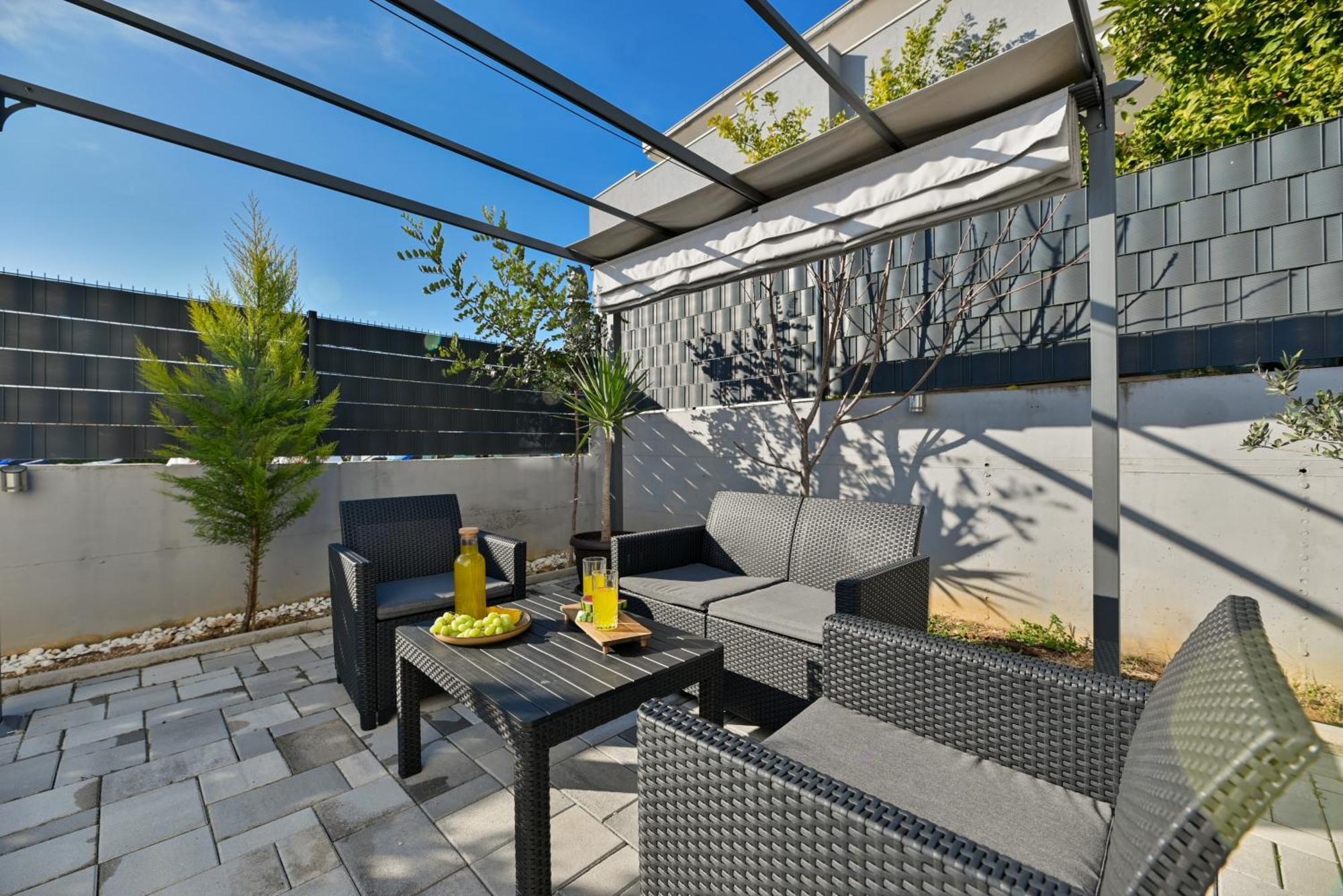 Apartment with 3 bedrooms&jacuzzi on rooftop Trogir Buitenkant foto