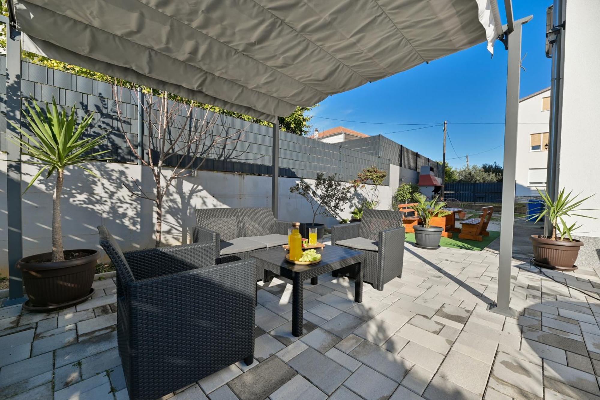 Apartment with 3 bedrooms&jacuzzi on rooftop Trogir Buitenkant foto