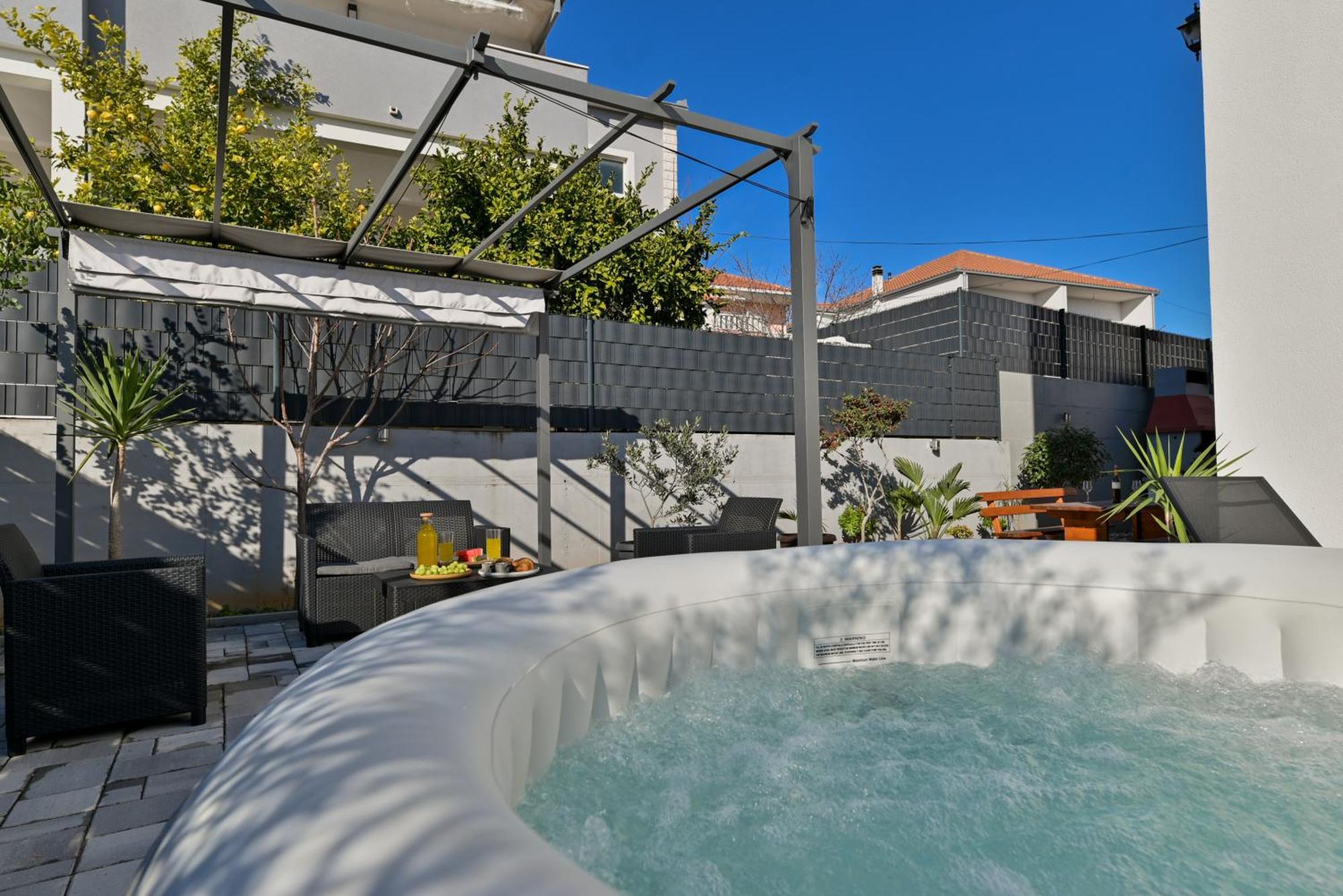 Apartment with 3 bedrooms&jacuzzi on rooftop Trogir Buitenkant foto