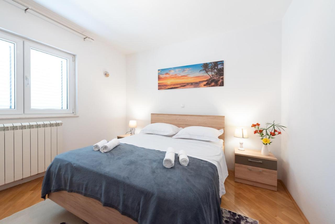 Apartment with 3 bedrooms&jacuzzi on rooftop Trogir Buitenkant foto
