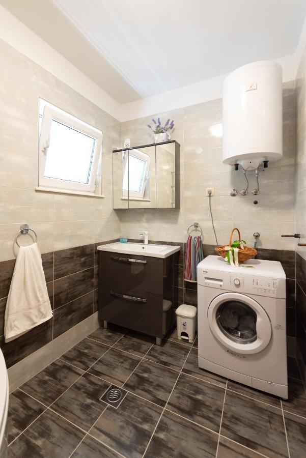 Apartment with 3 bedrooms&jacuzzi on rooftop Trogir Buitenkant foto