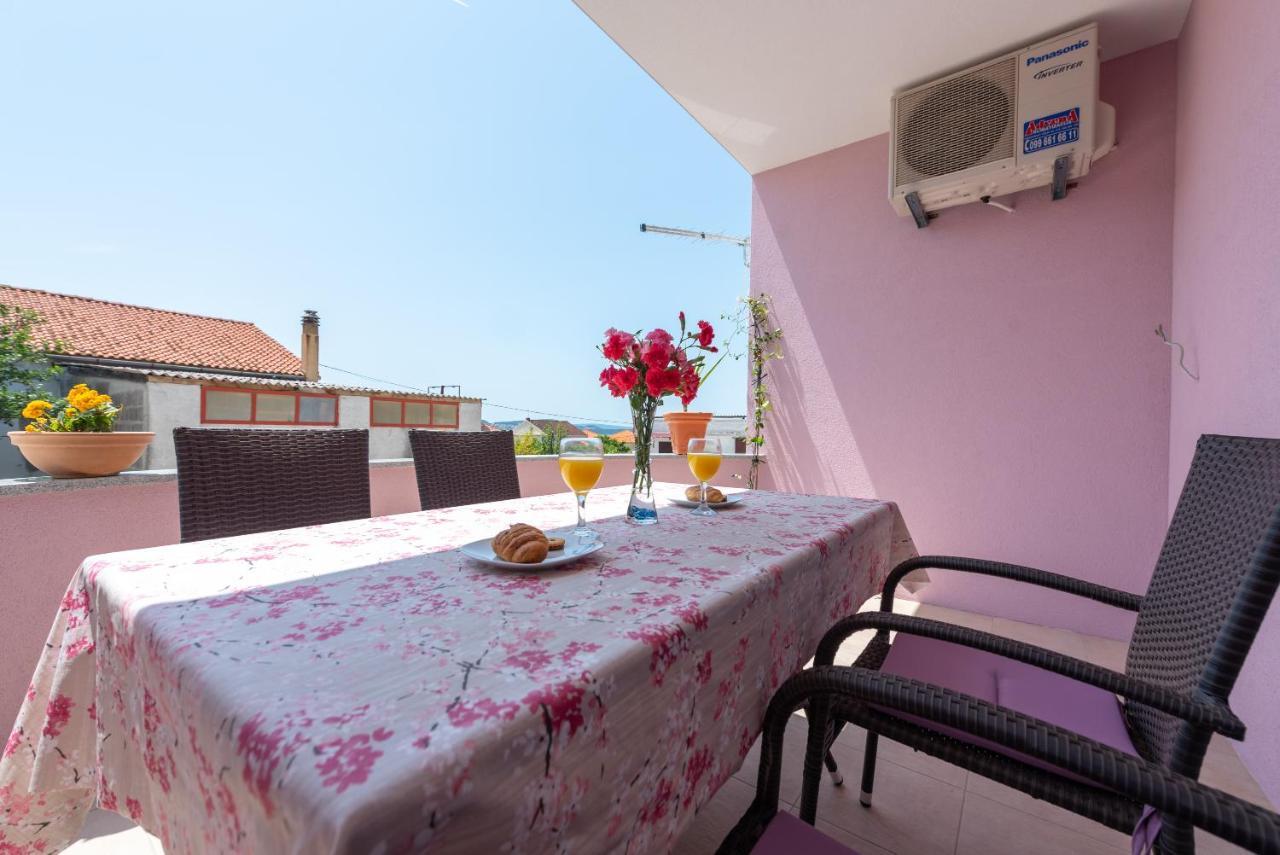 Apartment with 3 bedrooms&jacuzzi on rooftop Trogir Buitenkant foto